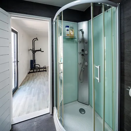 Tulip - Silvercoast Apartment